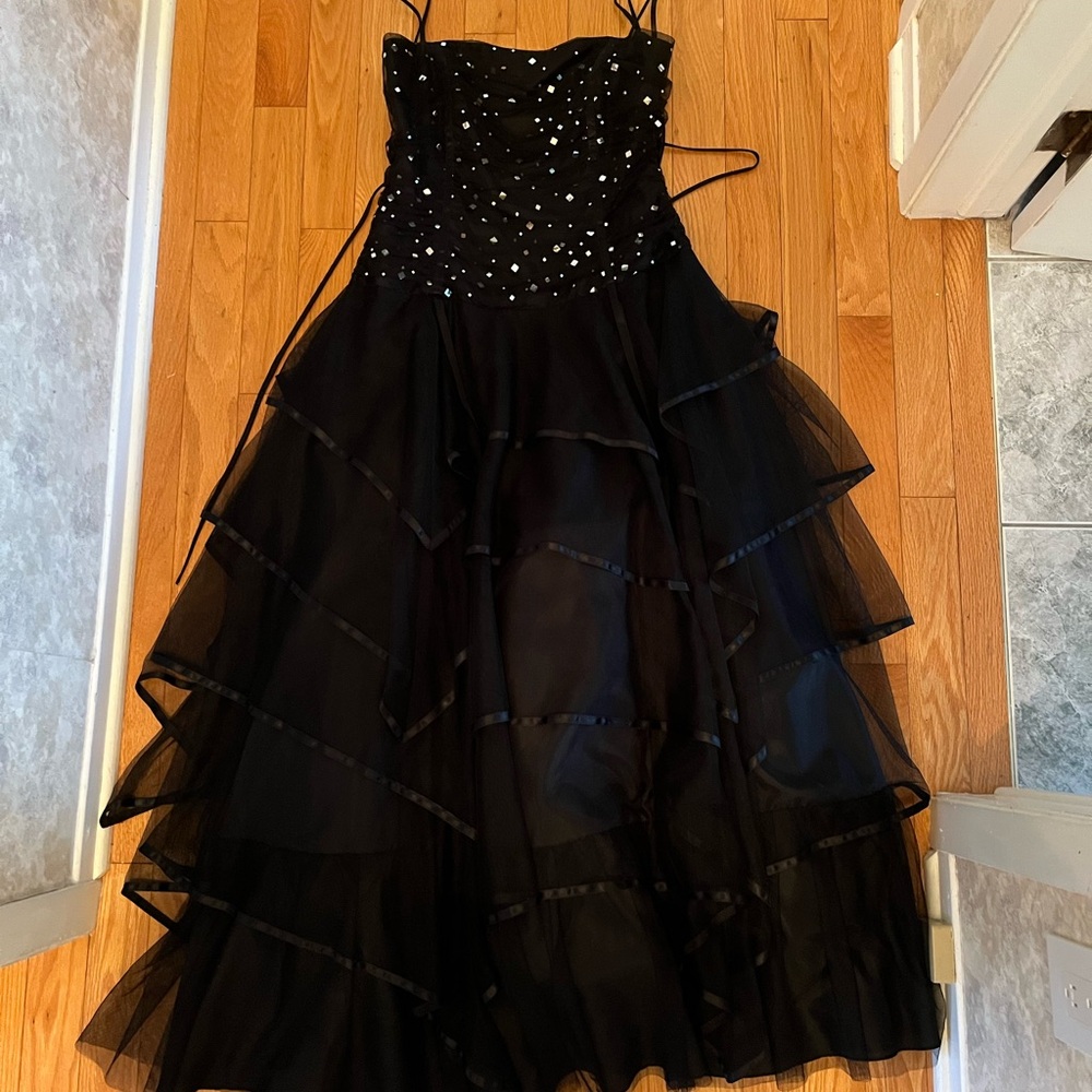 Elegant black Laura petite Dress with Sequins